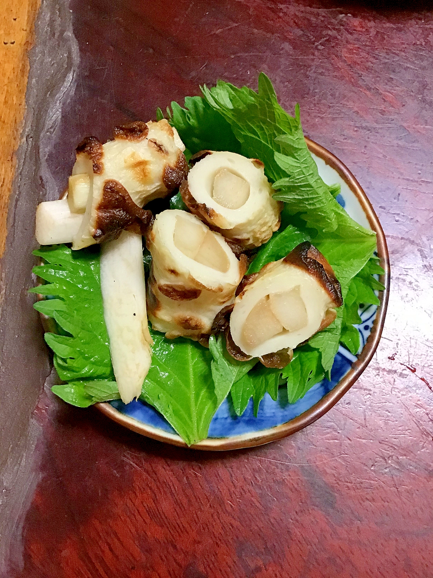 焼き竹輪のウド詰めwith青じそ敷。