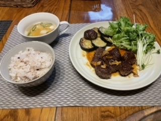 簡単でめちゃくちゃ美味しかったです！
ニンニクと一緒に焼きました。