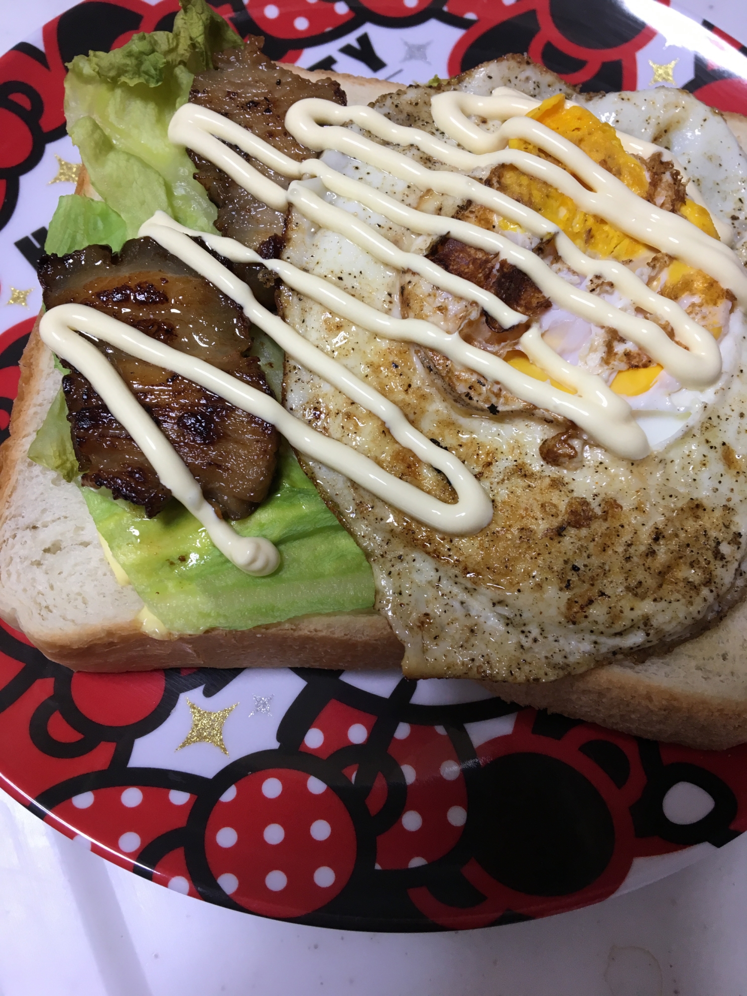 食パンで☆焼き豚と目玉焼きのオープントースト☆