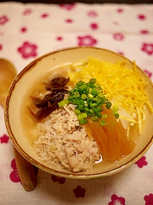 チキンの缶詰で風土料理鶏飯（けいはん）