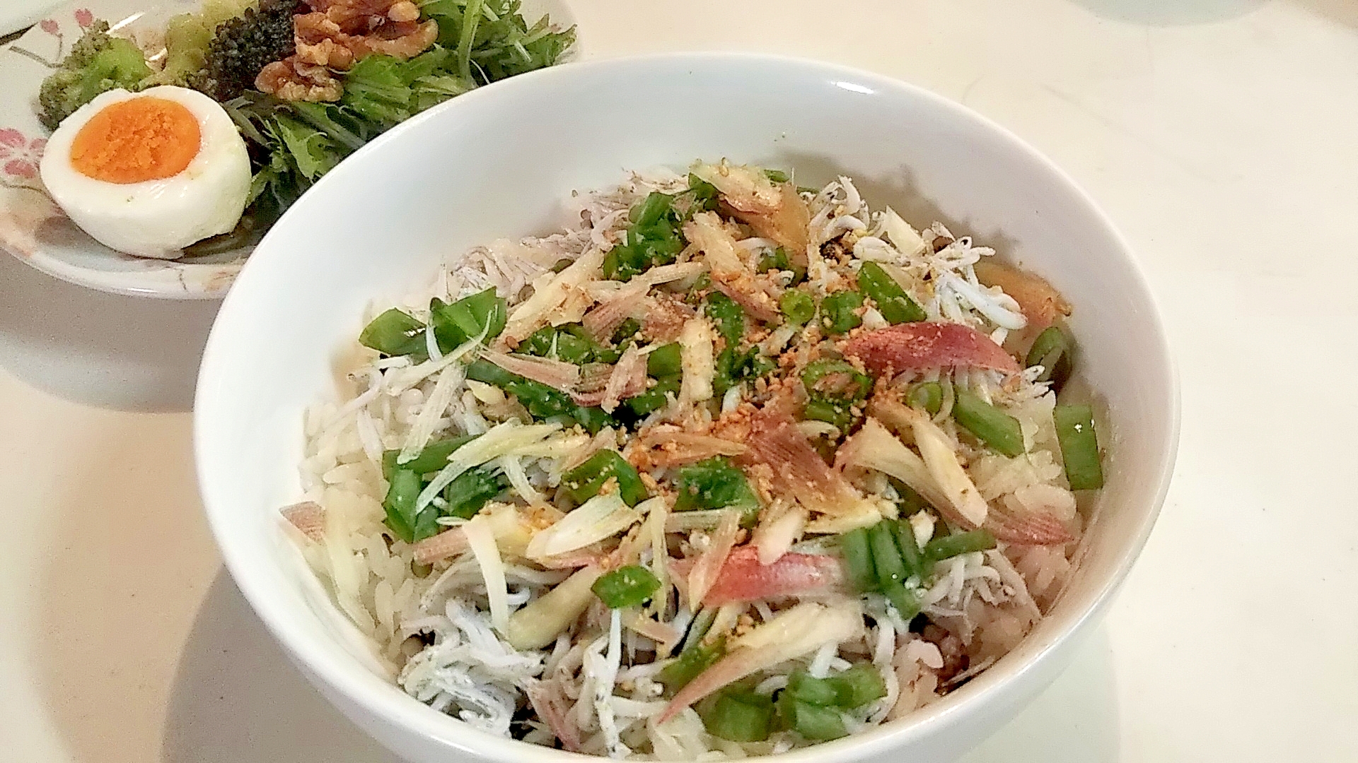 しらすとミョウガの丼