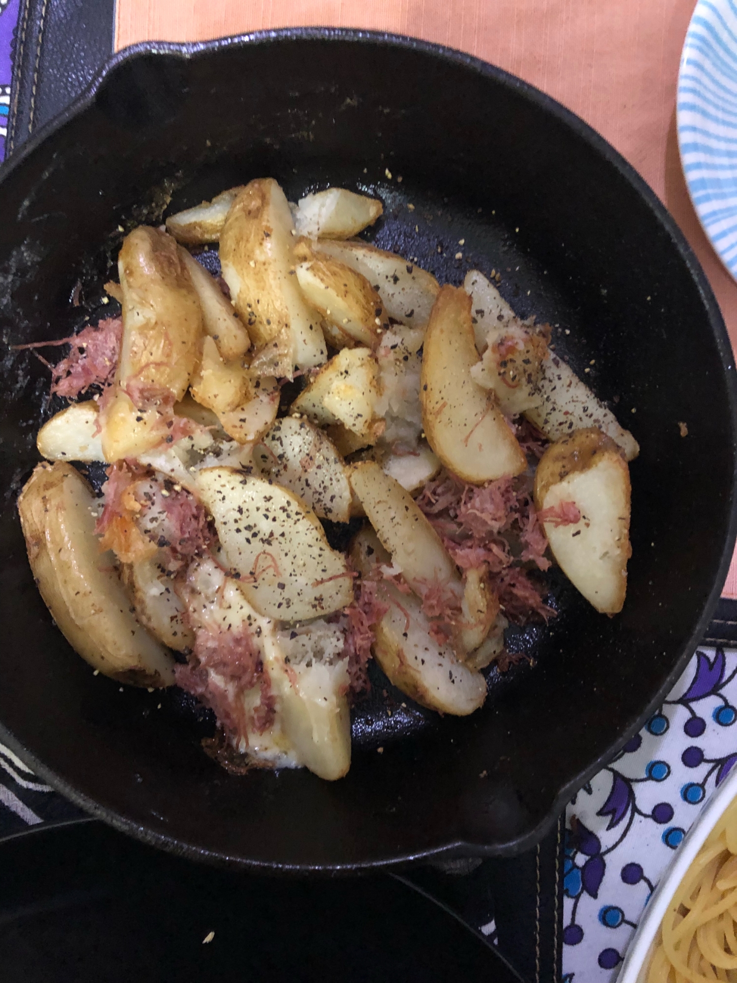 フライドポテトのコンビーフ絡め^ - ^