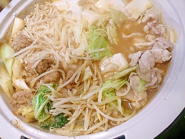 豚しゃぶと肉だんごの味噌うどん鍋