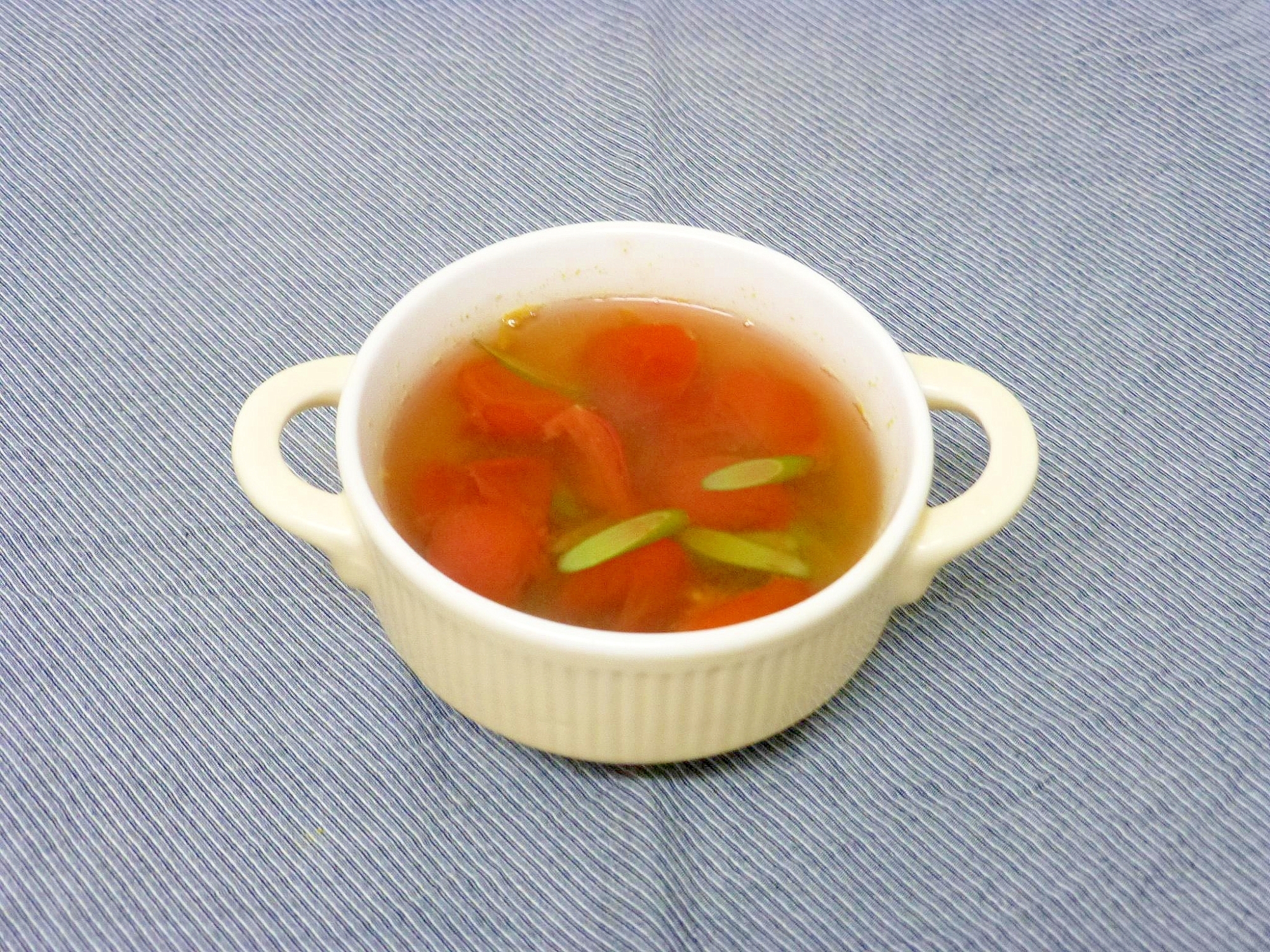 ミニトマトとにんにくの芽のスープ