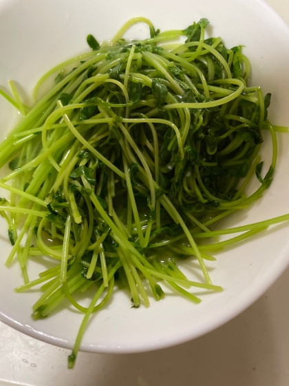 豆苗を炒めて、調味料を合わせるだけなのでとても簡単でした！
しかもとても美味しかったです！