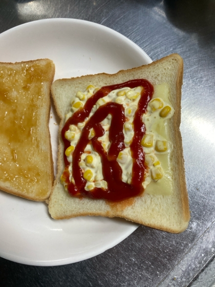 トースト ( チーズ マヨコーン ケチャップ )