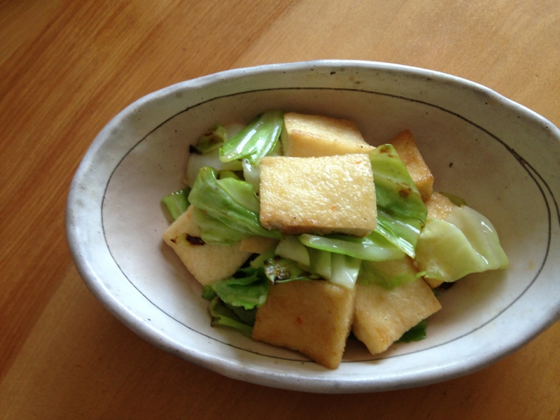 キャベツと油あげのぴり辛炒め