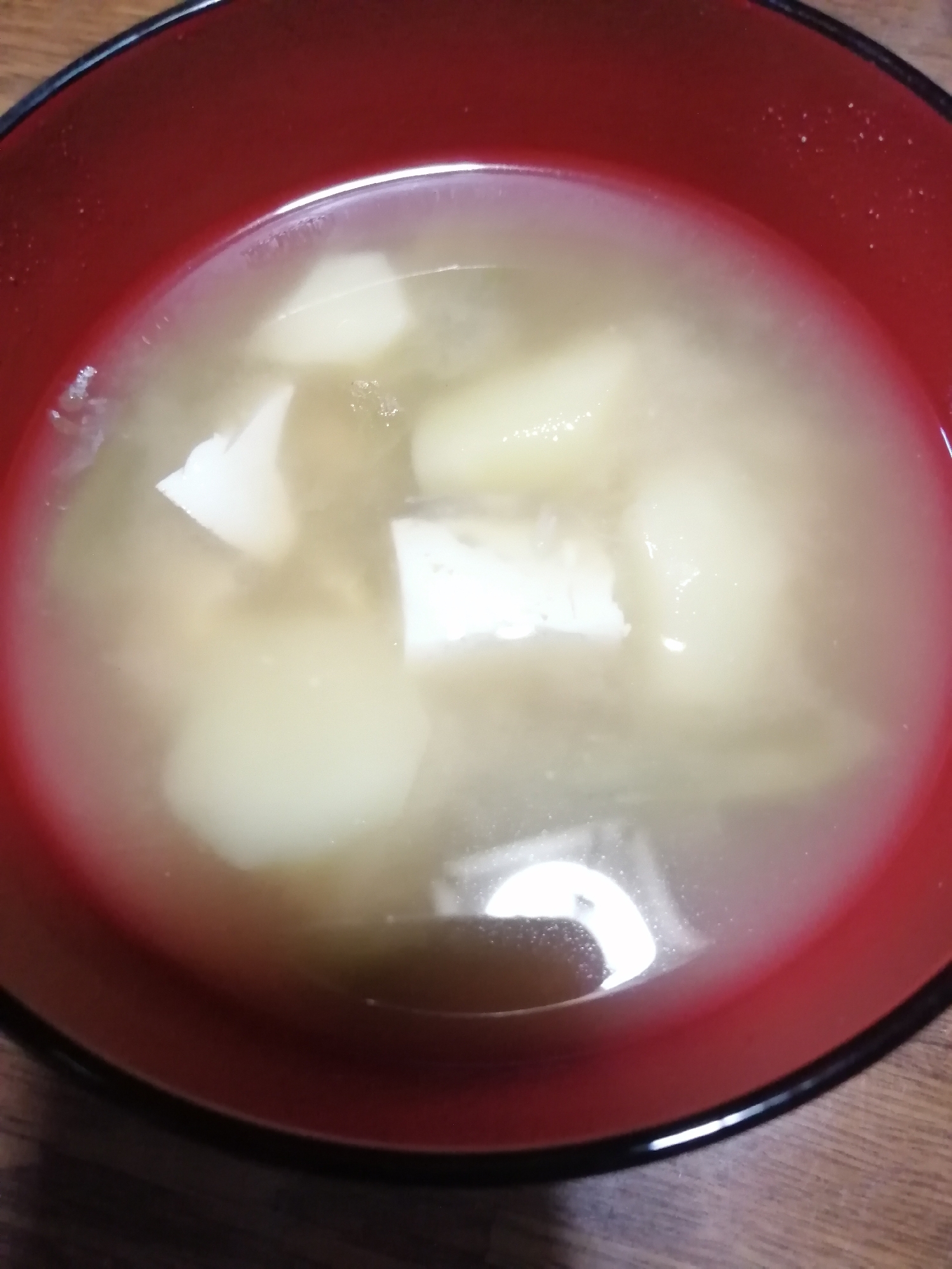 豆腐、じゃがいもの味噌汁