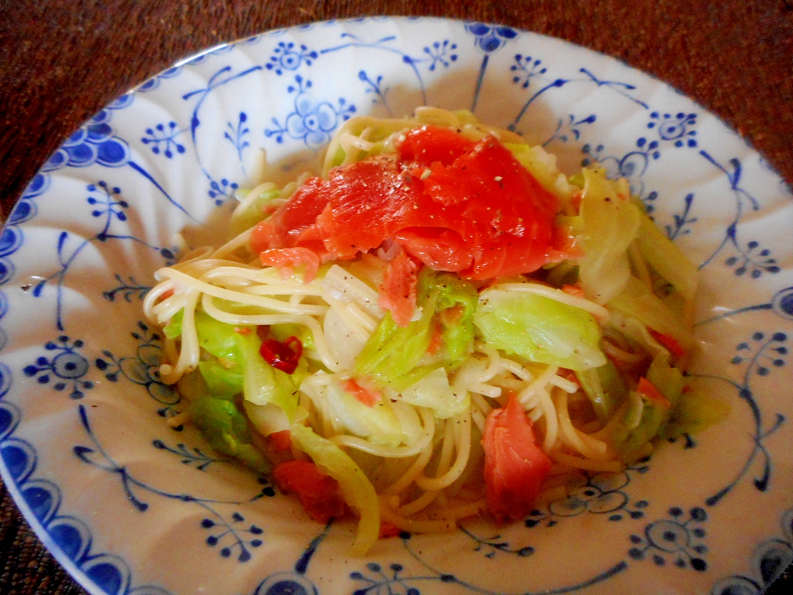 スモークサーモンとキャベツのパスタ