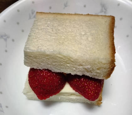 いちご♡チーズサンド