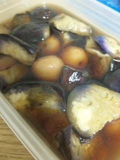 炊いた梅も好きなので刻まず入れましたp(^^)q梅も茄子も程よい酸っぱさでごはんに合う～♪御馳走様でした(●^0^)/♪