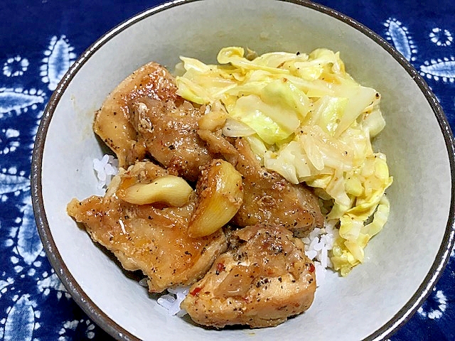 ケイジャン風チキンソテー丼