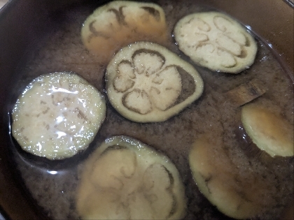 玉ねぎ　薄揚げ　茄子　味噌汁
