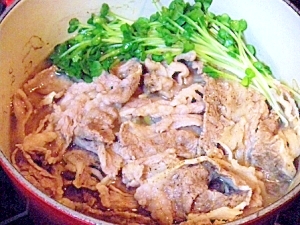 牛肉とモヤシの蒸し焼き