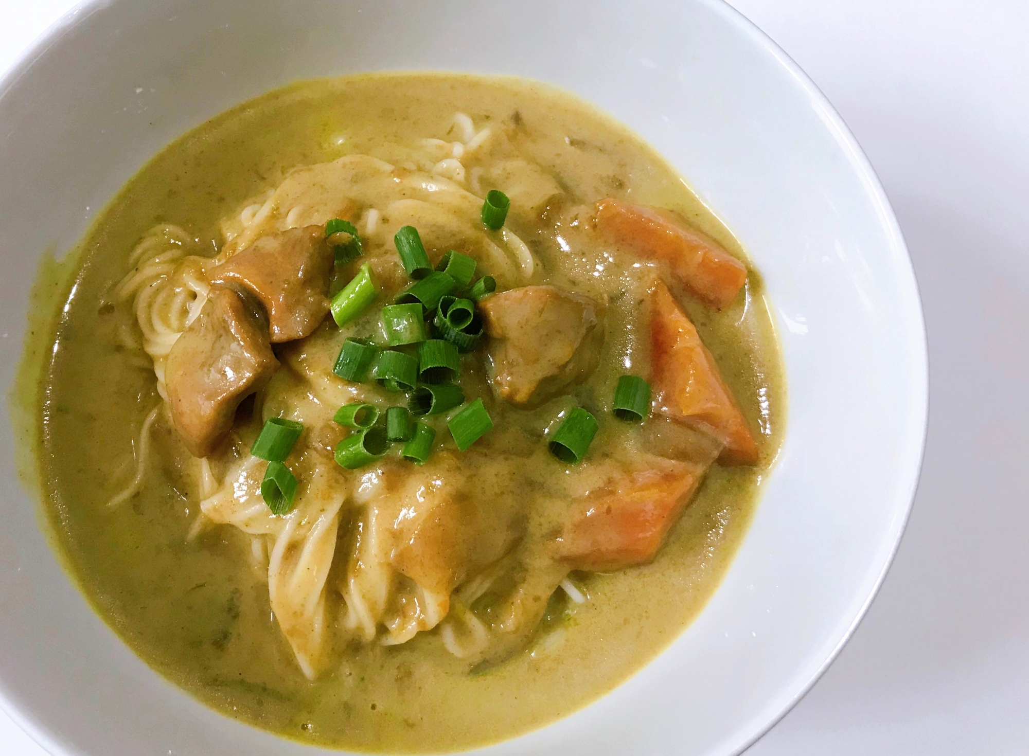 余ったカレーでお手軽ランチ!豆乳カレーそうめん