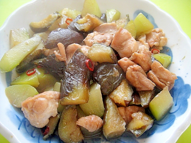 茄子とはやと瓜鶏肉のピリ辛炒め煮