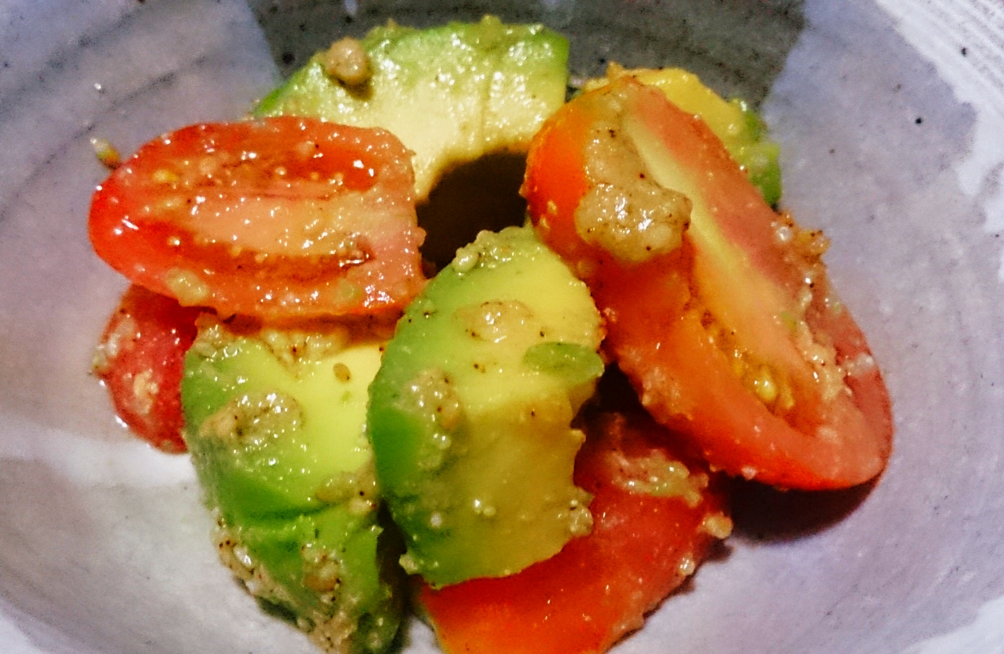 アボカドとトマトの和え物