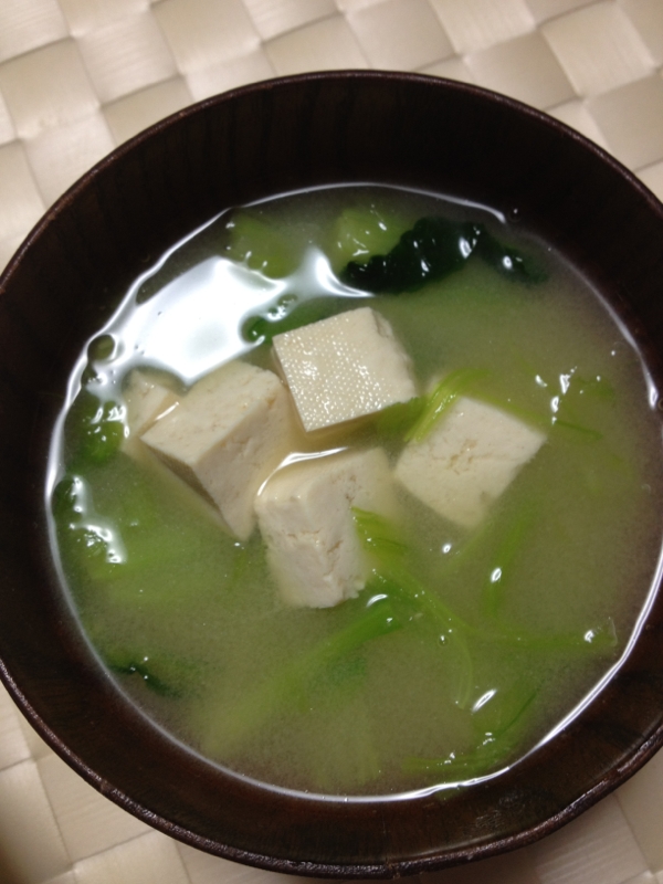 鉄分摂取！歯ごたえシャキッ！小松菜と豆腐の味噌汁