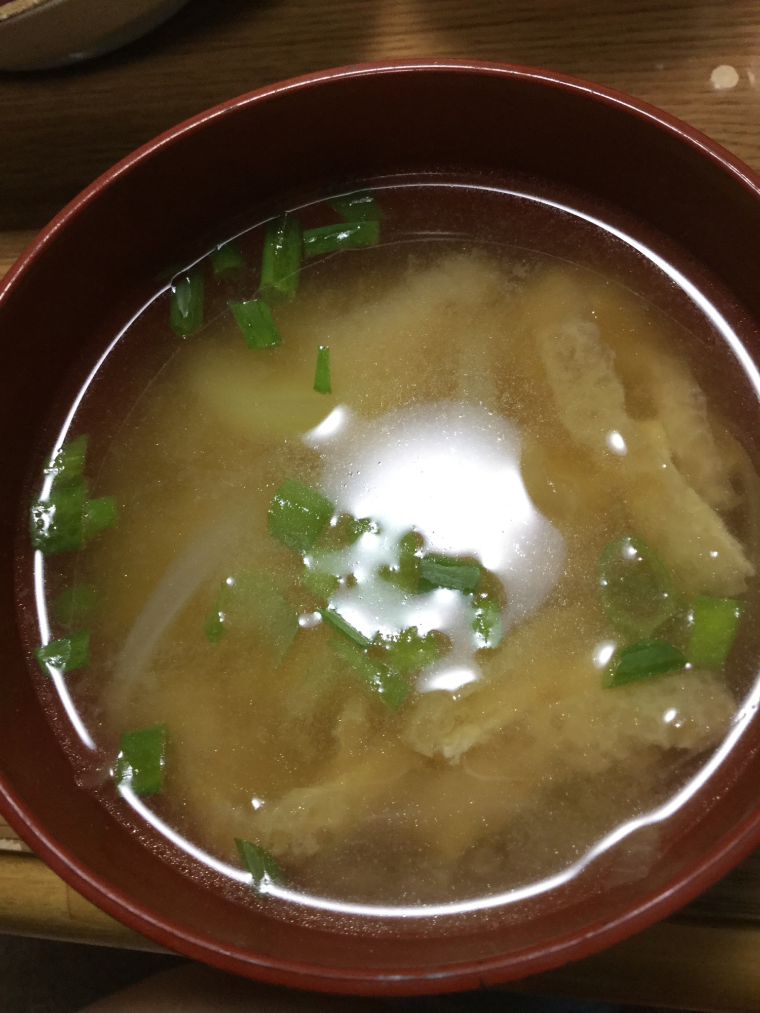 味噌汁（じゃがいも、油揚げ、玉ねぎ、ねぎ）