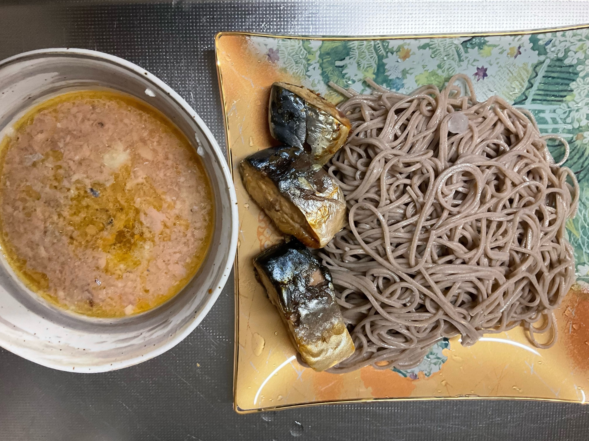 山芋でいただく焼き鯖蕎麦