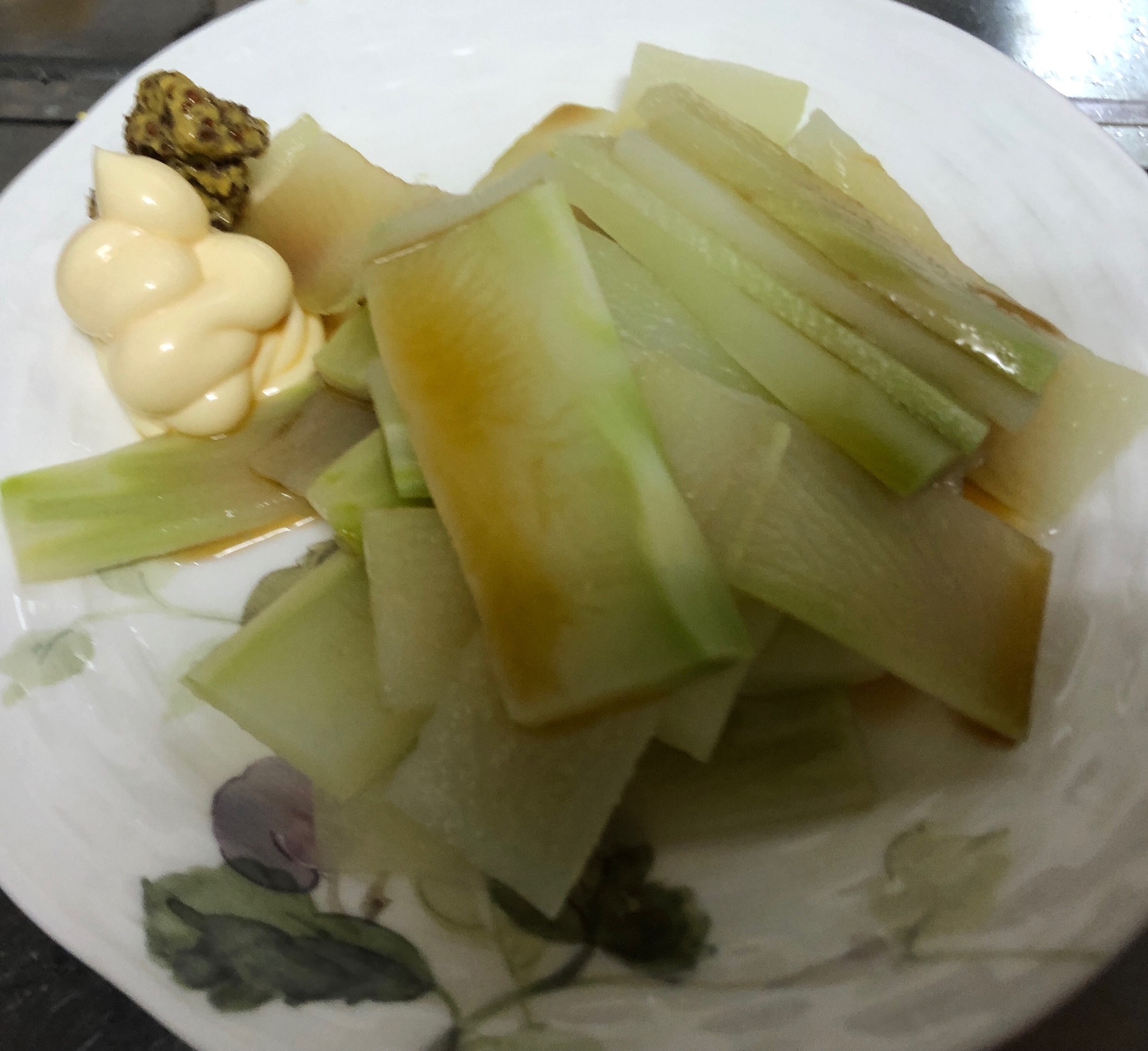 節約つまみ♡茹でブロッコリーの芯ポン酢をそえて