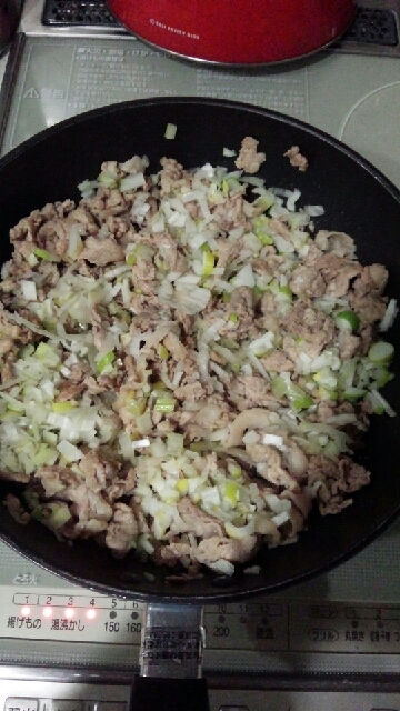 ねぎ塩豚丼！エバラの塩ダレで味付け簡単！