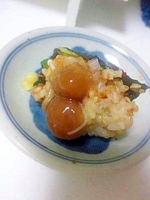 なめこの醤油漬けおむすび