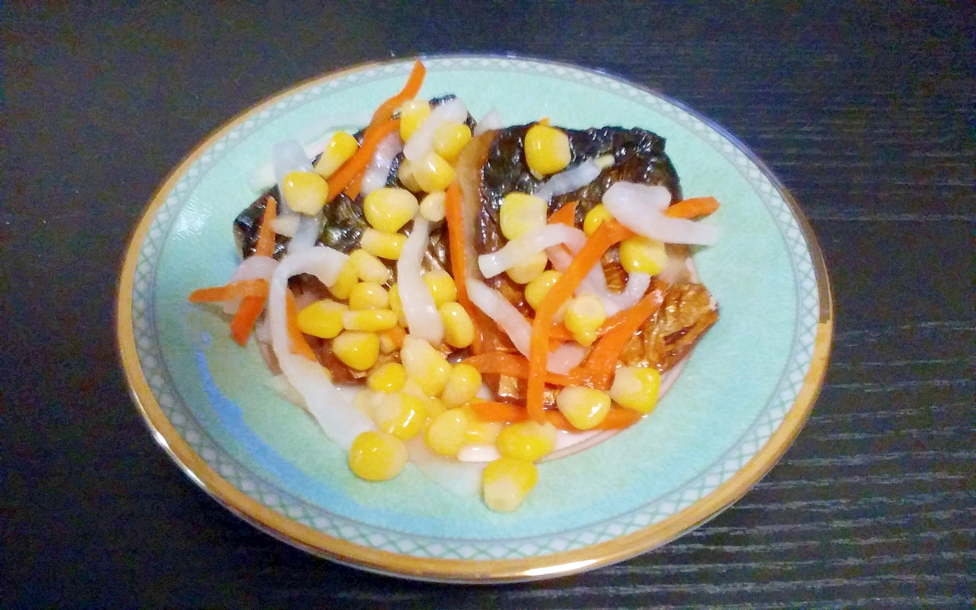 大根でさっぱり♪焼きサバの甘酢大根のせ