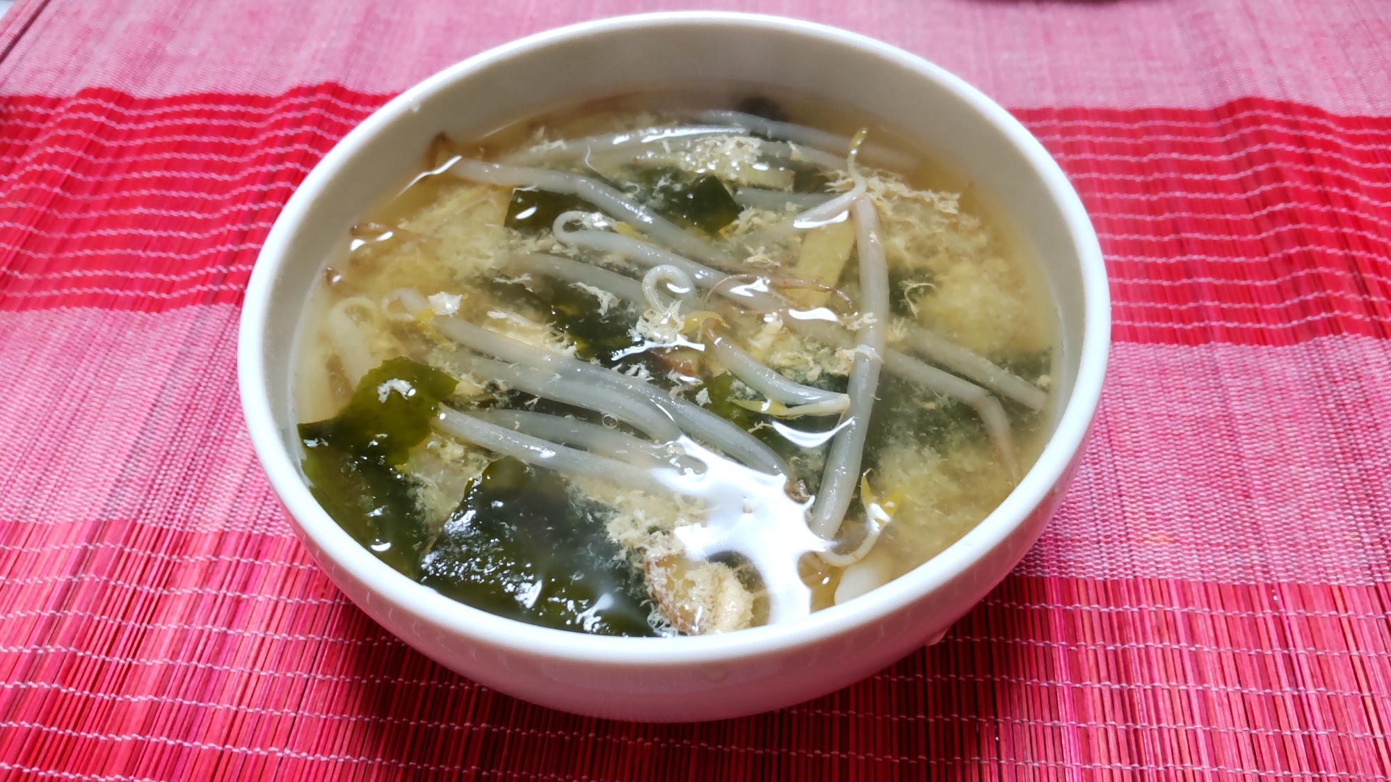 スープレシピ♪もやしとわかめの生姜スープ