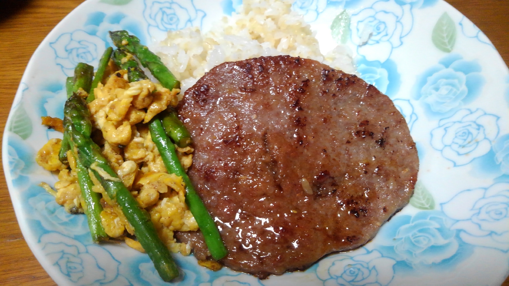 ステーキプレート～アスパラとスクランブルエッグぞえ