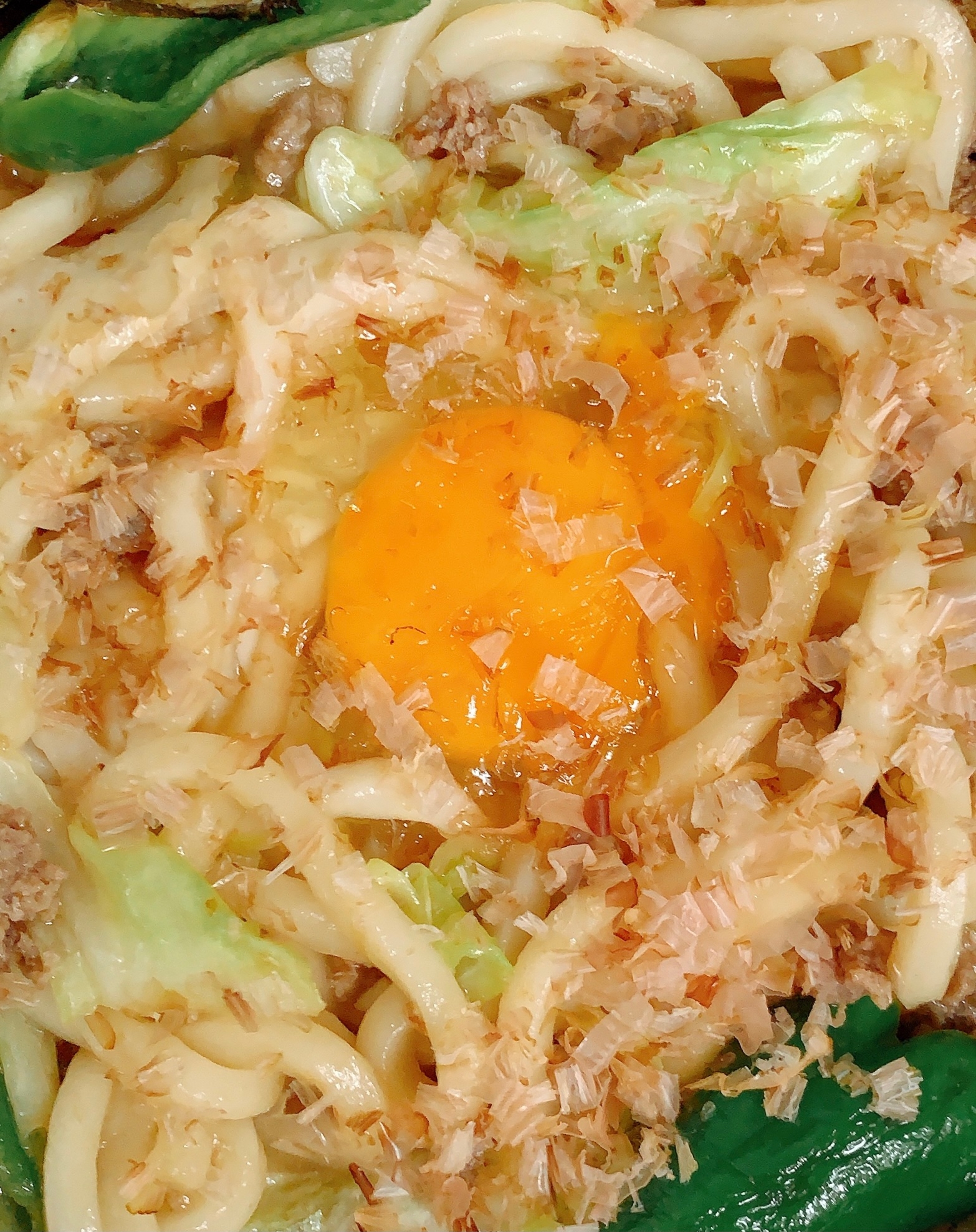 だし香る☆簡単牛キャベツ月見焼うどん