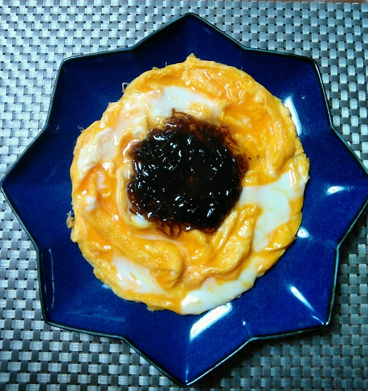 とろとろ半熟卵のもずくあんかけ