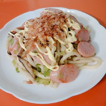 焼きうどん　魚肉ソーセージと椎茸で