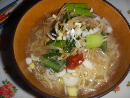 たっぷりもやしと小松菜の醤油ラーメン