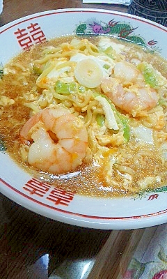 新キャベツと海老のラーメン　卵とじ