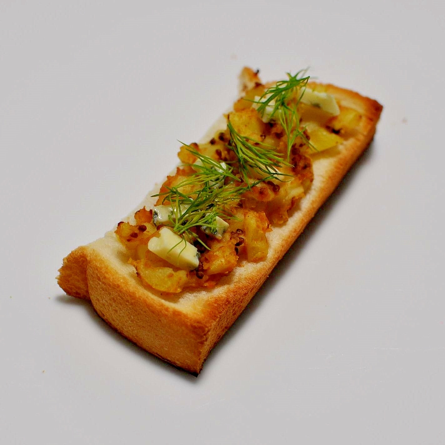 サーモンマッシュポテトとロックフォールのトースト レシピ・作り方 by
