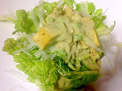 アボカドと大根と白菜のサラダ