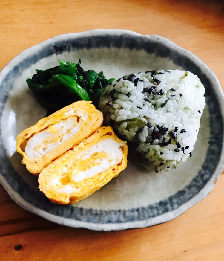 めかぶ海苔おむすびの朝ごはん