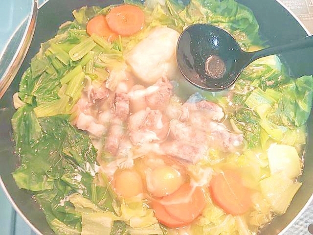 出汁が美味しい?豚パイカと余りもの野菜の鍋♪
