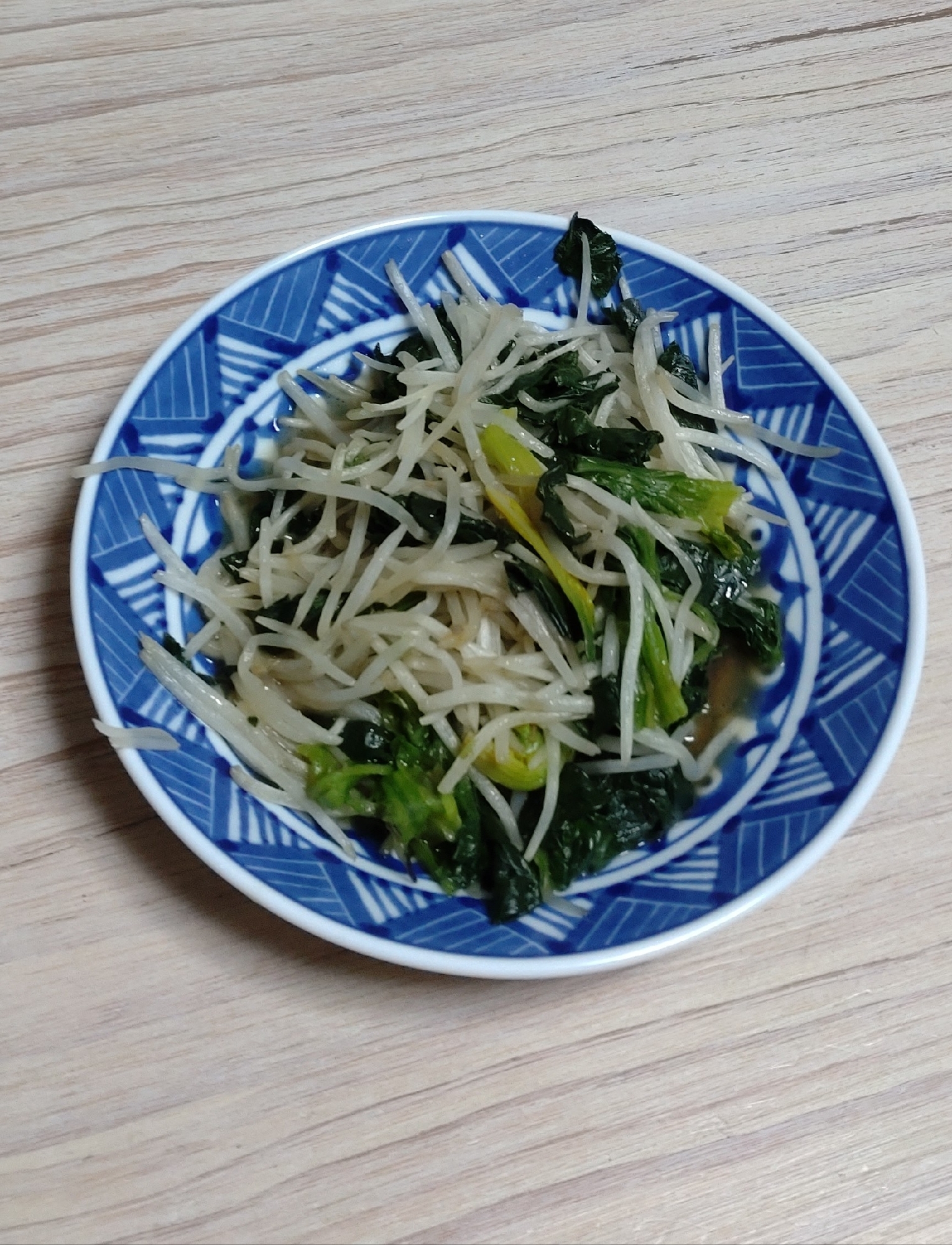 ごはんに合う♡もやしとほうれん草の中華炒め