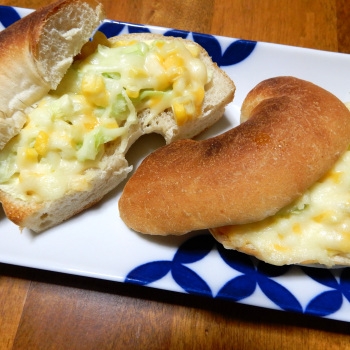 キャベツとコーンのマヨチーズトースト