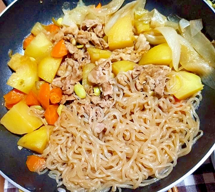 白滝たっぷり豚肉の肉じゃが
