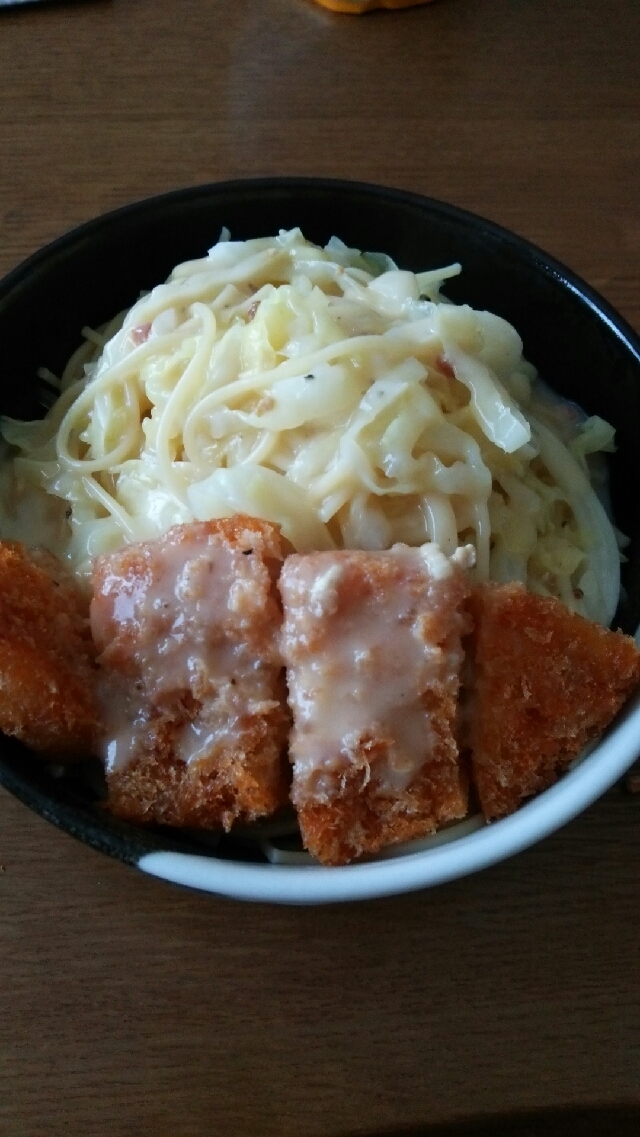 キャベツパスタ（カルボナーラ味）白身魚のフライ添え