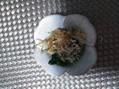 小松菜のおひたし
カルシウムも採れて
嬉しいです＼(^o^)／
素朴な味で美味しかったです♪