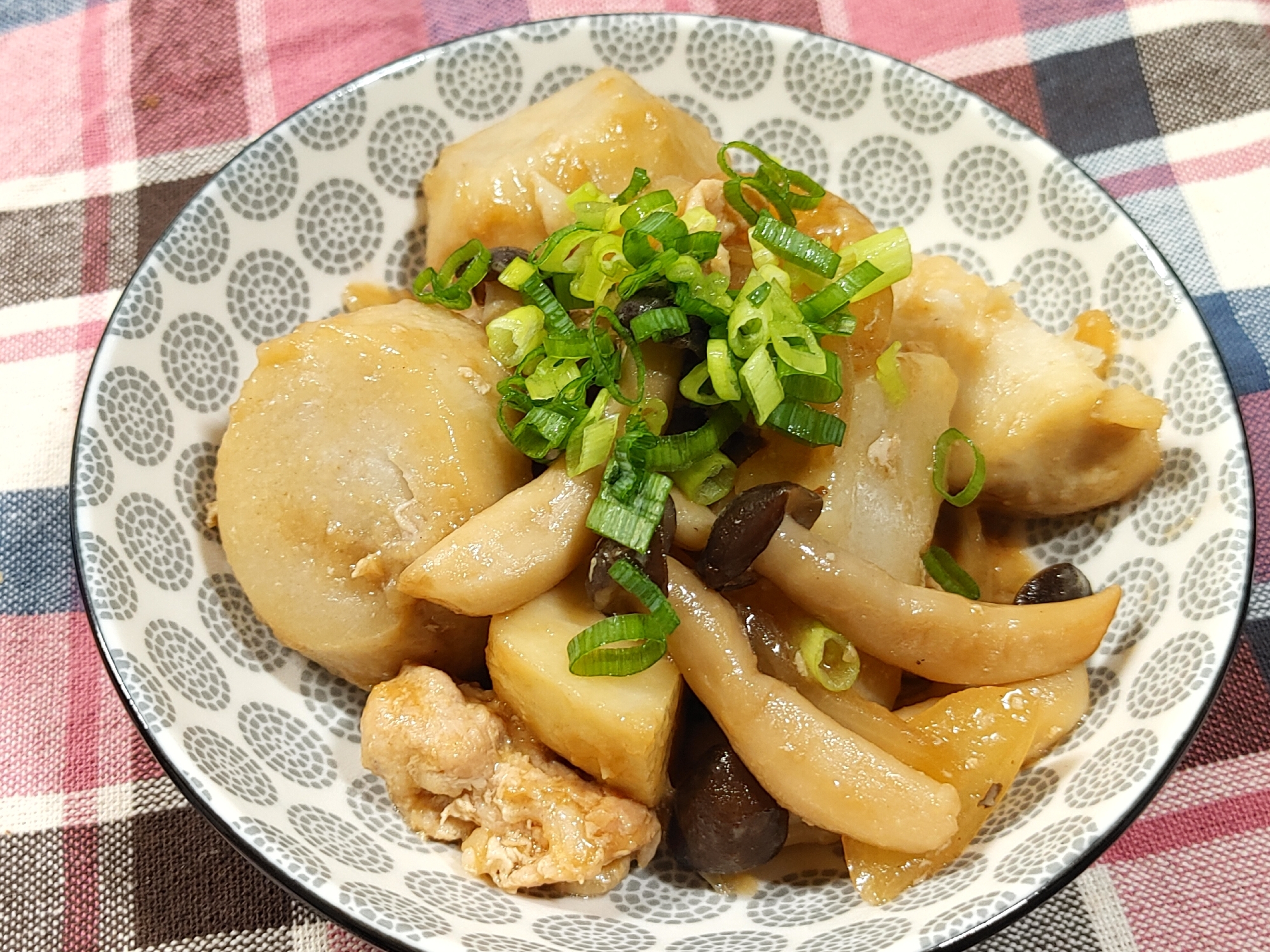 ストウブDe〜里芋と豚こまのこっくり炒め煮