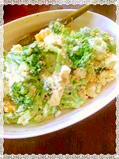 水切り豆腐と卵とブロッコリーで　ごまヨネーズサラダ