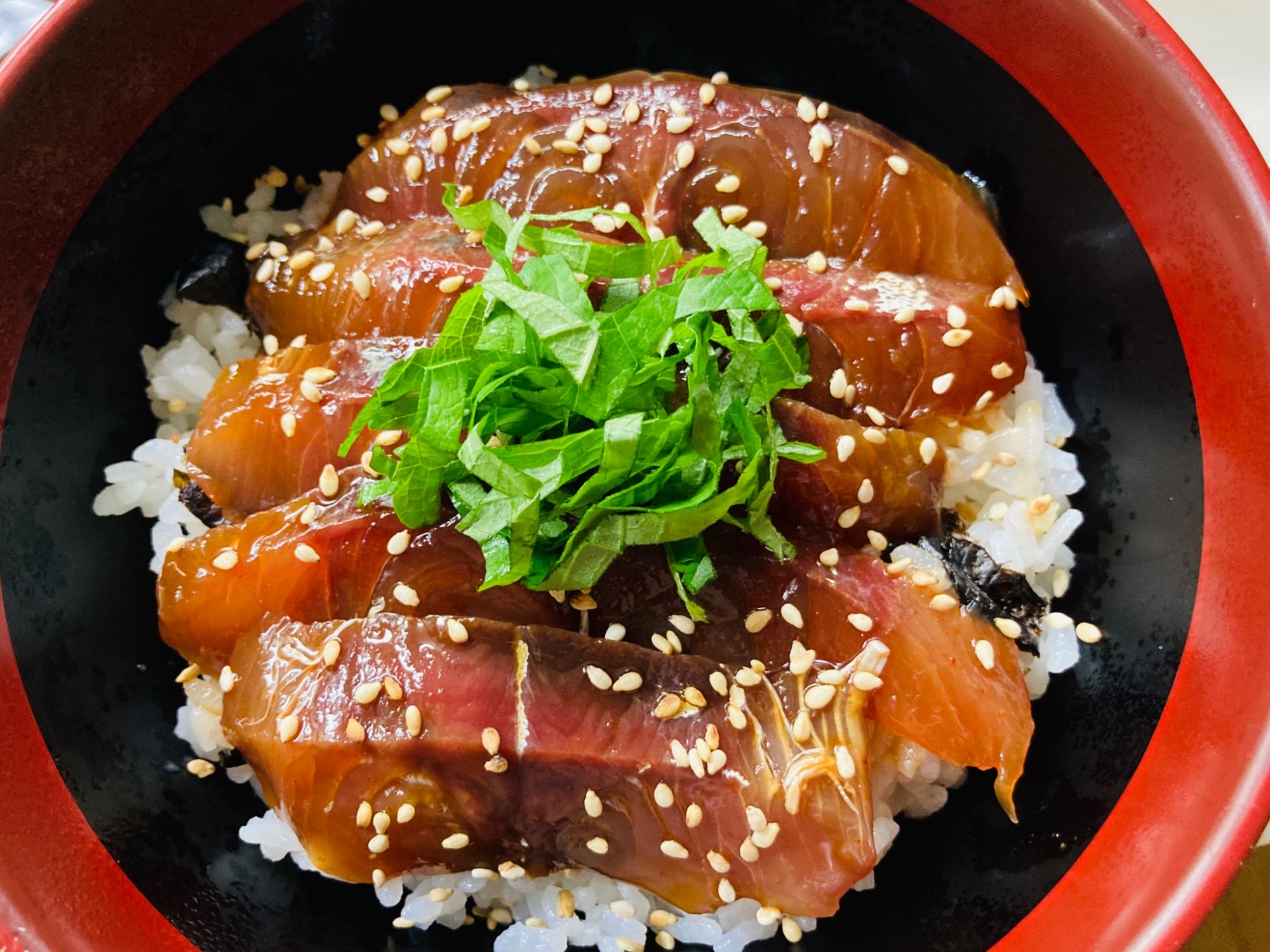 お刺身のピリ辛漬け丼