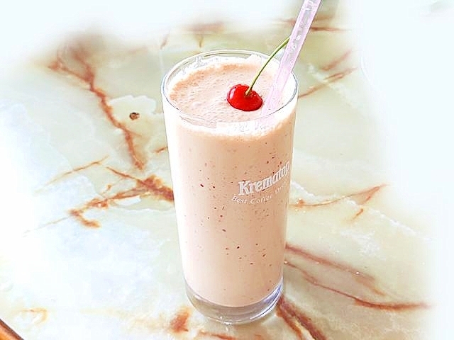 大量消費にも！さくらんぼのフラペチーノ風♪