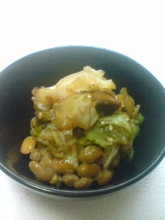 キャベツ炒めのせ納豆