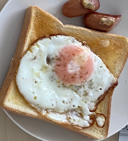 目玉焼きトースト